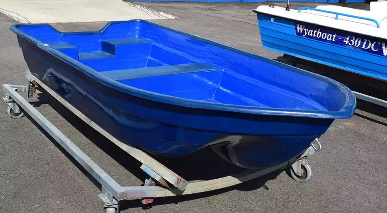 Стеклопластиковая лодка Neman-340 (тримаран) в Сургуте