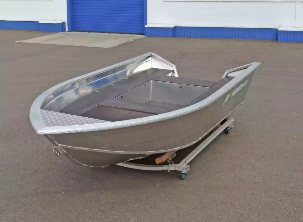 Алюминиевая лодка  Неман-420 в Сургуте