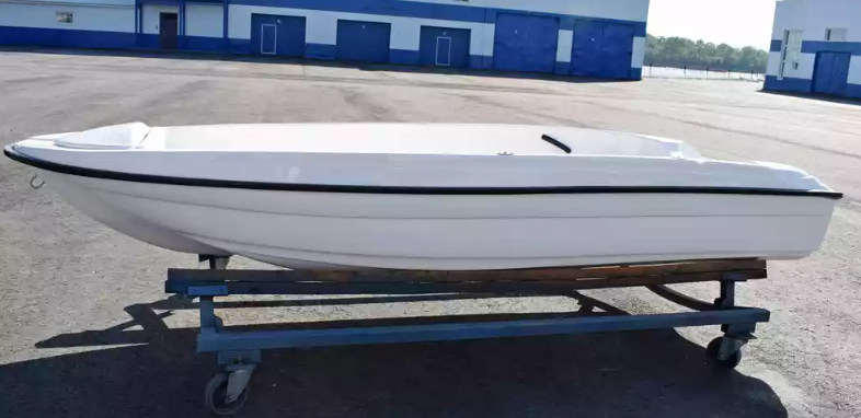 Стеклопластиковая лодка Пингвин (тримаран) в Сургуте