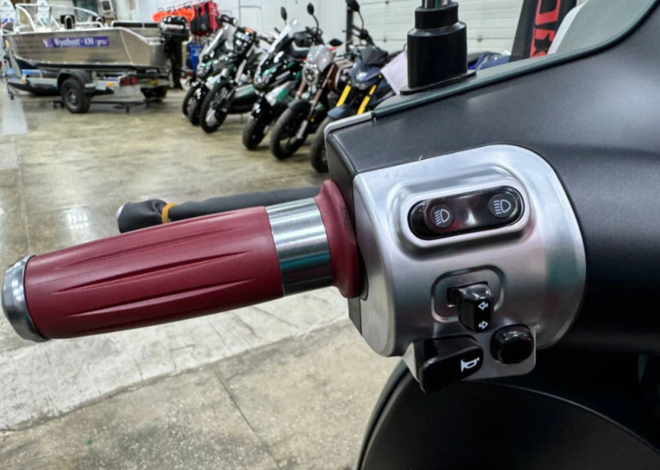 Скутер PROMAX Miami 240 (49) в Сургуте