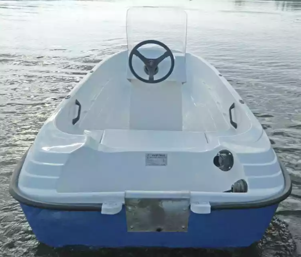 Стеклопластиковая лодка Пингвин с консолью (тримаран) в Сургуте