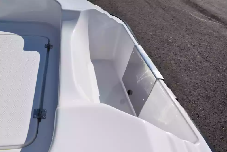 Стеклопластиковая лодка Пингвин (тримаран) в Сургуте