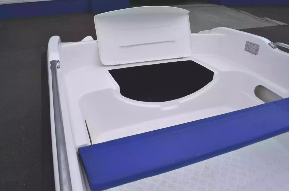 Стеклопластиковая лодка Пингвин New (тримаран) в Сургуте