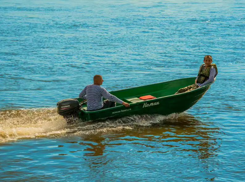 Стеклопластиковая лодка Neman-340 (тримаран) в Сургуте