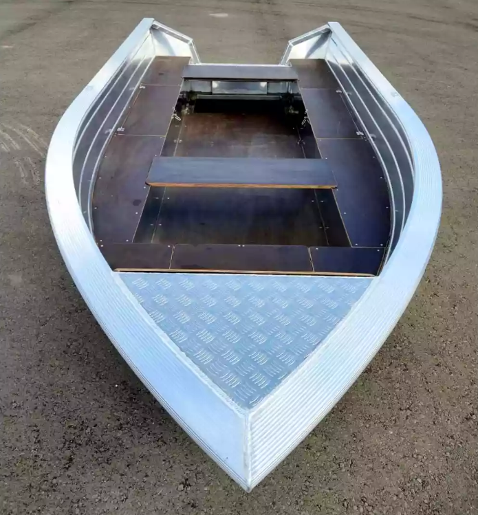 Алюминиевая лодка Неман-400 в Сургуте