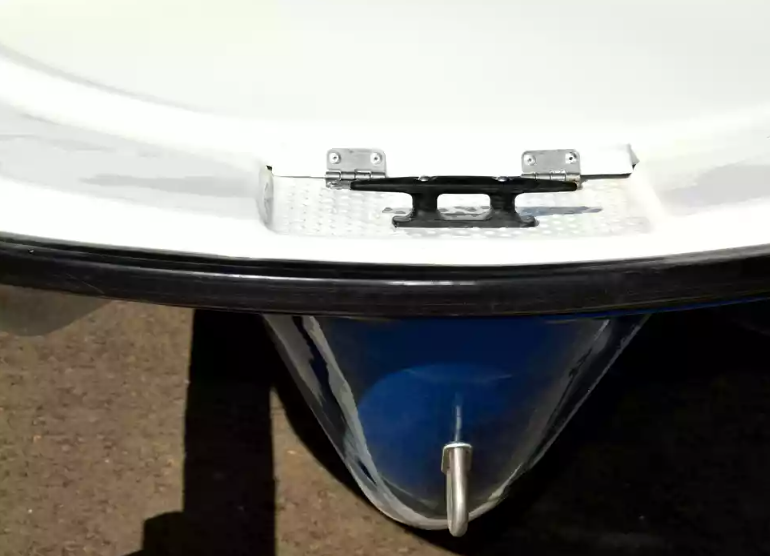 Стеклопластиковая лодка Пингвин с консолью (тримаран) в Сургуте