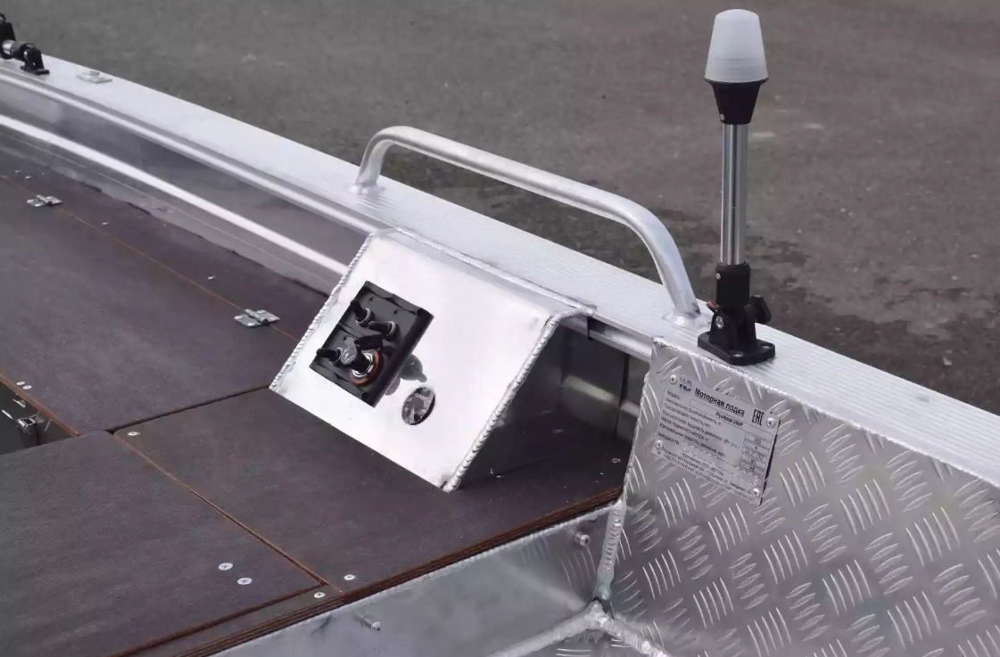 Алюминиевая лодка Wyatboat-390РМ в Сургуте