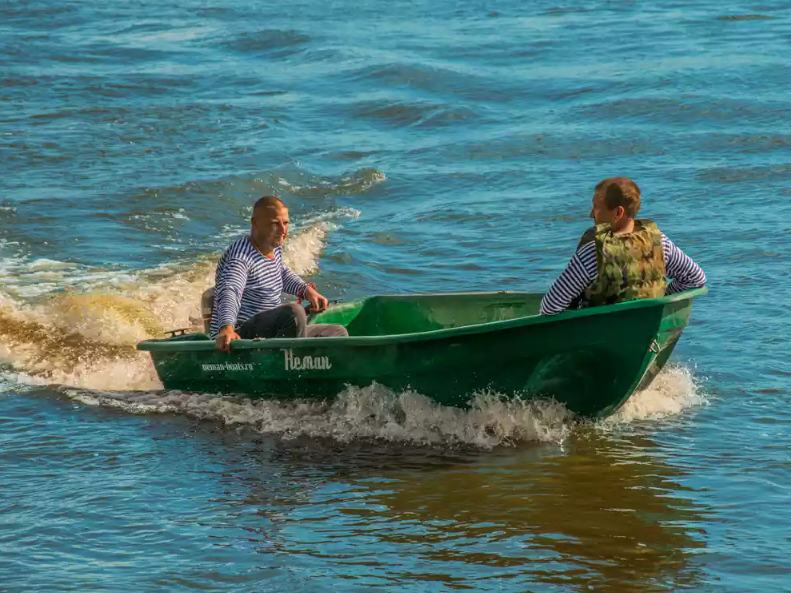 Стеклопластиковая лодка Neman-340 (тримаран) в Сургуте
