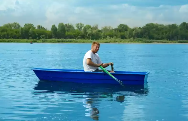 Стеклопластиковая лодка Малютка в Сургуте