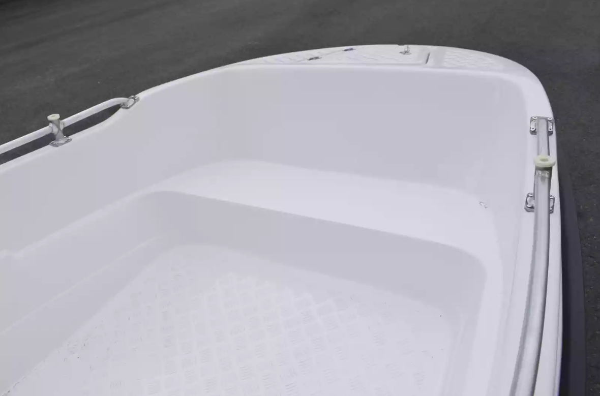 Стеклопластиковая лодка Пингвин New (тримаран) в Сургуте