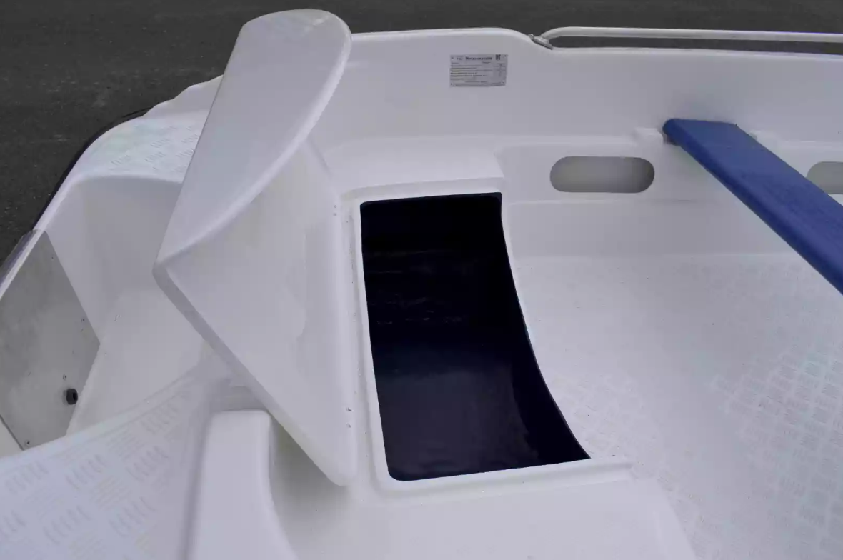 Стеклопластиковая лодка Пингвин New (тримаран) в Сургуте