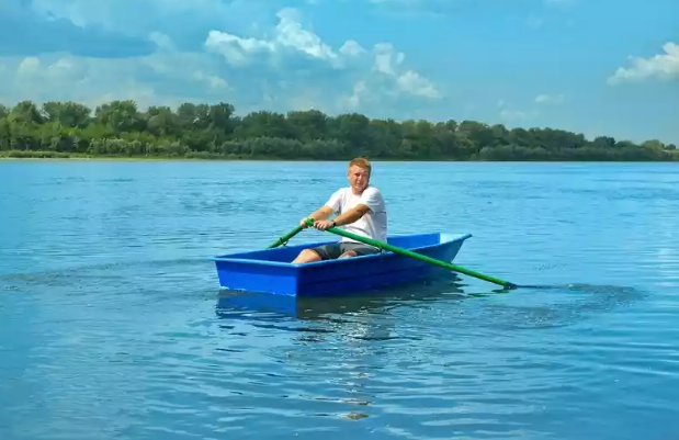 Стеклопластиковая лодка Малютка в Сургуте