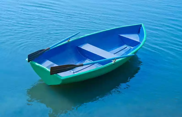 Стеклопластиковая лодка Дельфин в Сургуте