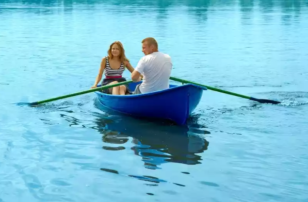 Стеклопластиковая лодка Дельфин в Сургуте