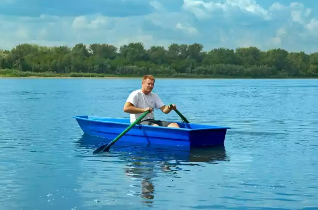 Стеклопластиковая лодка Малютка в Сургуте