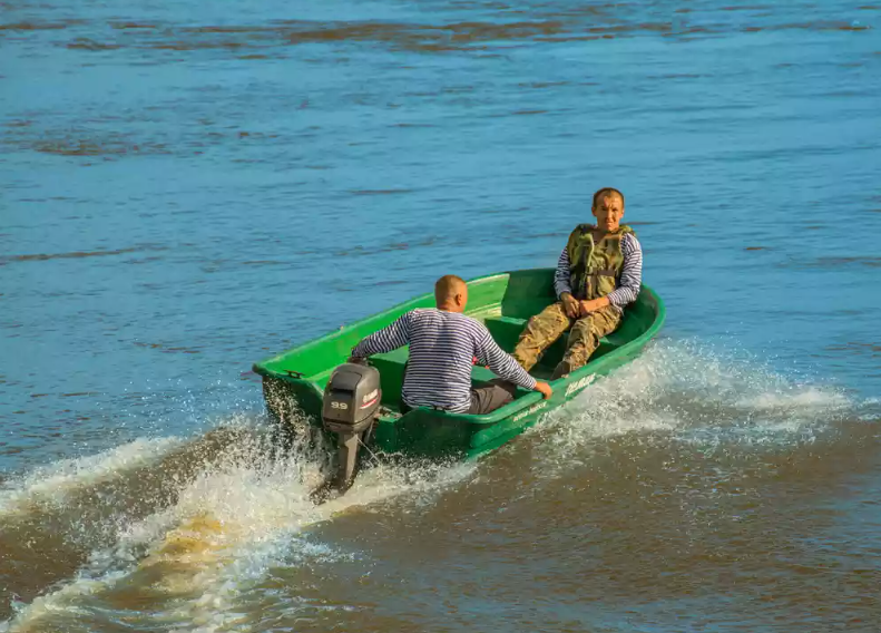 Стеклопластиковая лодка Neman-340 (тримаран) в Сургуте