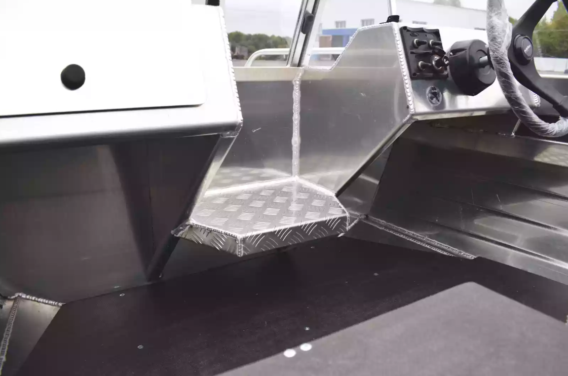 Алюминиевая лодка  Neman-400 PRO в Сургуте