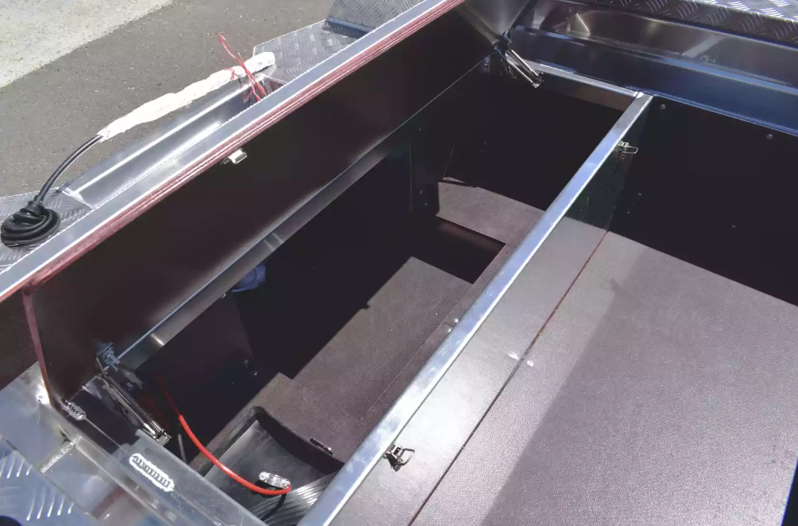 Алюминиевая лодка Wyatboat-390 DCM в Сургуте