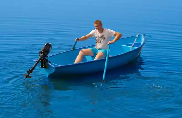 Стеклопластиковая лодка Омуль в Сургуте