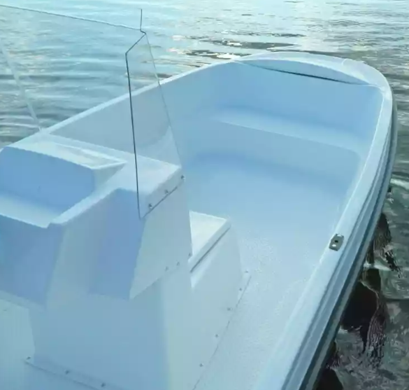 Стеклопластиковая лодка Пингвин с консолью (тримаран) в Сургуте