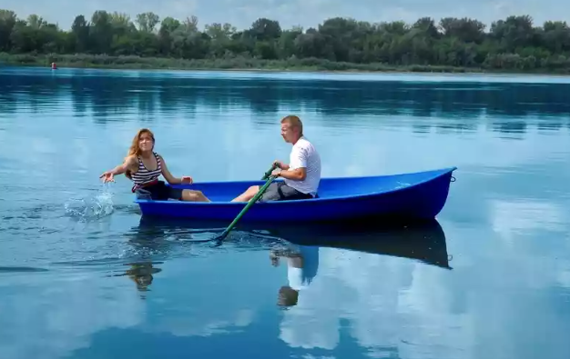 Стеклопластиковая лодка Дельфин в Сургуте