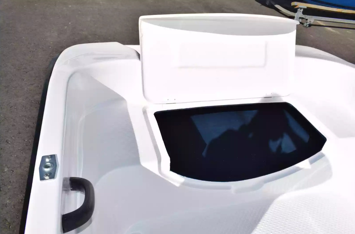 Стеклопластиковая лодка Пингвин (тримаран) в Сургуте