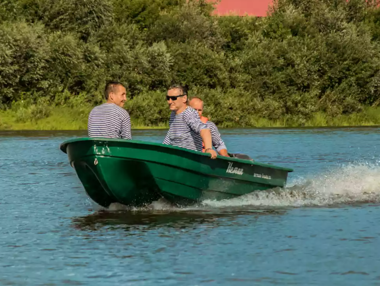 Стеклопластиковая лодка Neman-340 (тримаран) в Сургуте