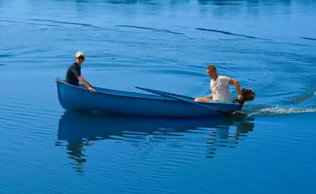 Стеклопластиковая лодка Омуль в Сургуте