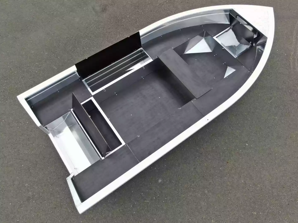 Алюминиевая лодка  Неман-420 в Сургуте