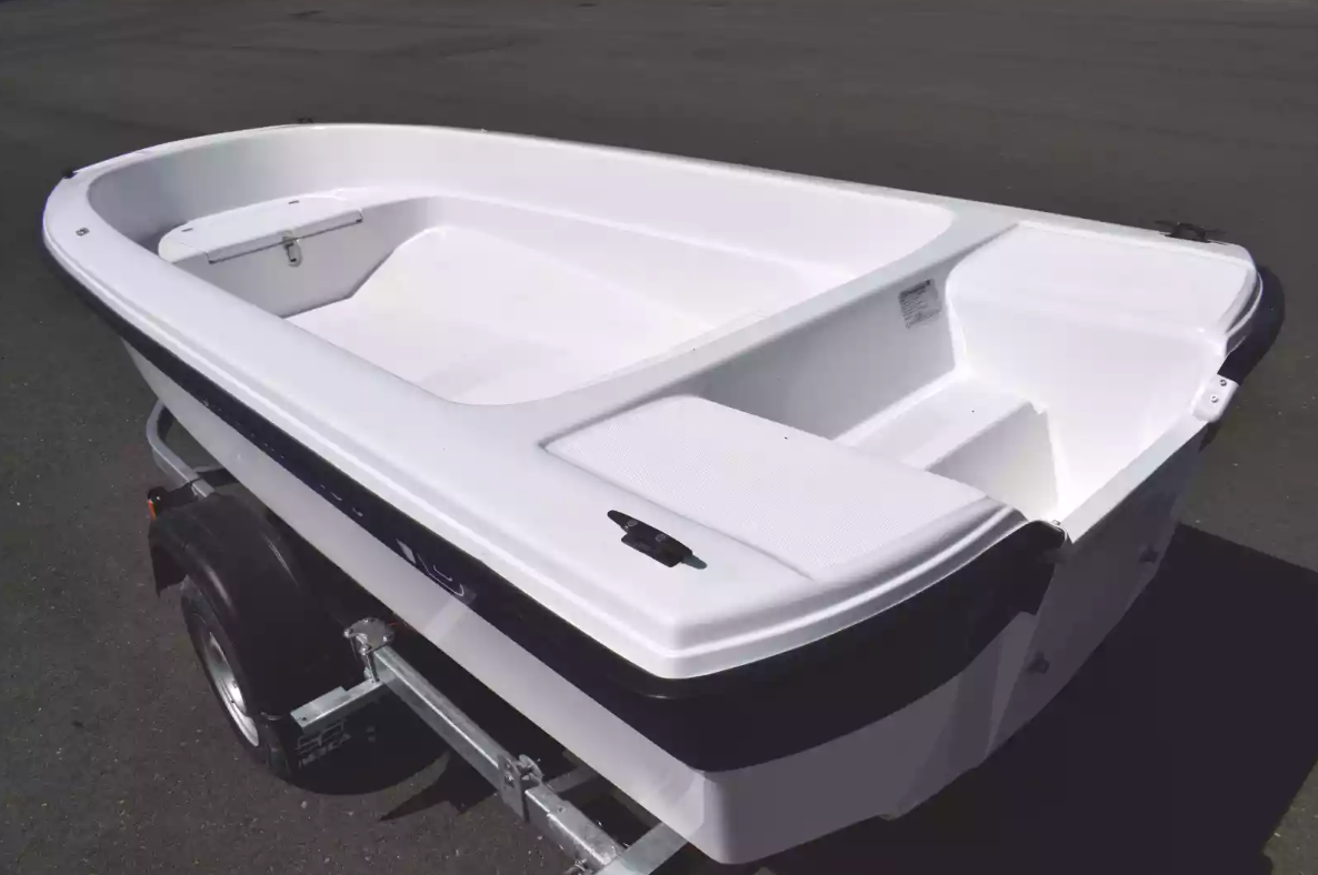 Стеклопластиковая лодка Wyatboat 430 тримаран в Сургуте