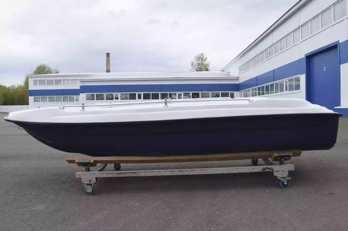 Стеклопластиковая лодка Пингвин New (тримаран) в Сургуте