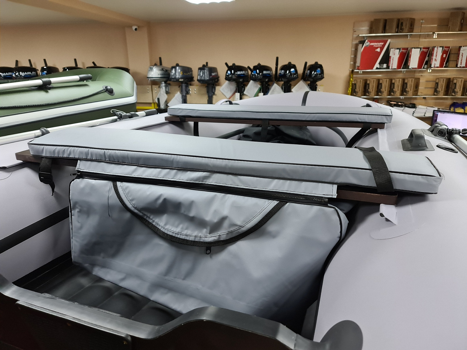 КОМПЛЕКТ МЯГКИХ НАКЛАДОК С СУМКОЙ ДЛЯ ЛОДОК 90Х20 СЕРЫЙ в Сургуте